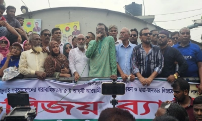  ঈশ্বরদীতে ‘জুলাই গণঅভ্যুত্থান দিবস’ উপলক্ষে আয়োজিত এক সমাবেশে বক্তব্য দেন বিএনপি হাবিবুর রহমান হাবিব। ছবি- রূপালী বাংলাদেশ