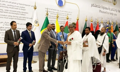 সৌদিতে পৌঁছেছে বাংলাদেশের প্রথম হজ ফ্লাইট