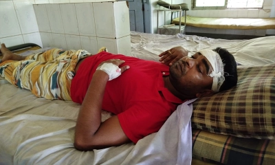 হাকিমপুরে মেয়েকে উত্ত্যক্তের প্রতিবাদ করায় বাবাকে পিটিয়ে আহত