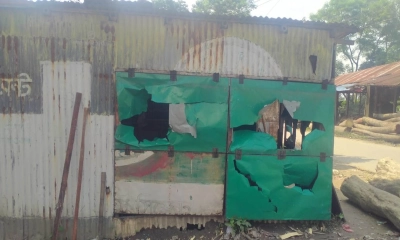চাঁদা না পেয়ে এক বিএনপি নেতার বাড়িতে আরেক নেতার হামলা