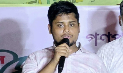 রুমিন ফারহানার এলাকায় এসেছি, তিনি উপহার পাঠিয়েছেন: হাসনাত