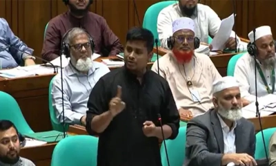 ট্যাক্স-ফ্রি সুবিধা নয়, সরকারি গাড়ির দাবি হাসনাতের