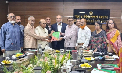 স্বাস্থ্যমন্ত্রীর সঙ্গে স্বাস্থ্য খাত সংস্কার কমিশনের সুপারিশ বাস্তবায়ন নিয়ে আলোচনা 