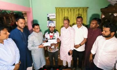 গণঅভ্যুত্থানে আহত হোসেনের পাশে দাঁড়ালেন প্রধানমন্ত্রী
