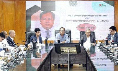 আইসিটি বিভাগের বিদায়ী সচিব কাজী আনোয়ার হোসেনকে সংবর্ধনা