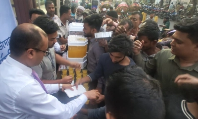 ভাইয়া গ্রুপ ও আলি আরা ফাউন্ডেশনের উদ্যোগে ইফতার বিতরণ