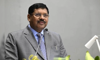 ভারতের প্রধান বিচারপতিকে জুতা ছুড়ে মারলেন আইনজীবী