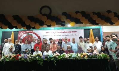 জাবিতে জুলাই শহীদ পরিবারকে সংবর্ধনা, বিচারের দাবি স্বজনদের