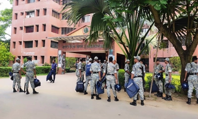 কড়া নিরাপত্তায় চলছে জাকসু নির্বাচন