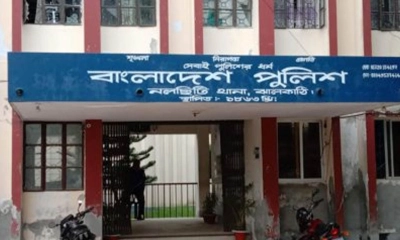 নেশাগ্রস্ত ছেলেকে পুলিশের হাতে তুলে দিলেন মা