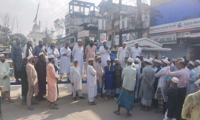 নলছিটিতে ইসকন নিষিদ্ধের দাবিতে বিক্ষোভ