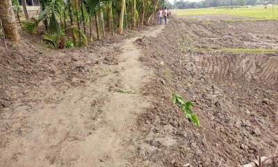 সরকারি বরাদ্দ না পেয়ে গ্রামবাসীরাই গড়ে তুলছেন রাস্তা!