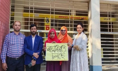 দেওয়ানগঞ্জে কর্মবিরতিতে শিক্ষকরা, মাঠে খেলছে শিশুরা