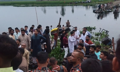 ব্রিজ ভেঙে নদীতে, ৪ শিশুর মৃত্যু