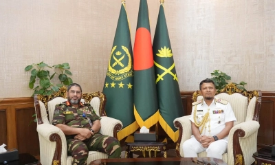 বিদায়ী নৌবাহিনী প্রধানের সঙ্গে সেনাবাহিনী প্রধানের সৌজন্য সাক্ষাৎ