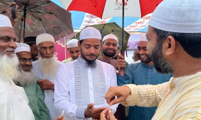 ঈদে মুসল্লীদের সঙ্গে শুভেচ্ছা বিনিময়ে জামায়াত নেতৃবৃন্দ