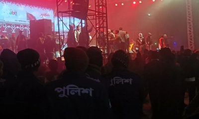ফরিদপুরে জেমসের কনসার্টে হামলা, আহত ৩০