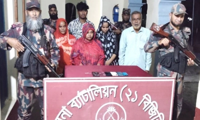 ভারতে প্রবেশের সময় ৫ নারী-পুরুষকে আটক করেছে বিজিবি
