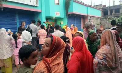 বড় বোন পালিয়ে বিয়ে করায় ২ বছর ধরে তালাবদ্ধ ছোট বোন