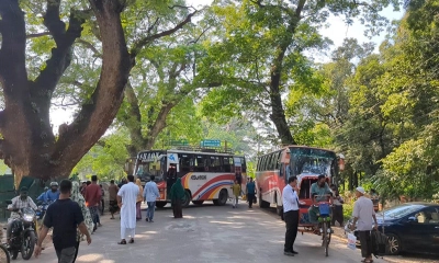 ঝিনাইদহ-চুয়াডাঙ্গা মহাসড়কে বাস শ্রমিকদের অবরোধ