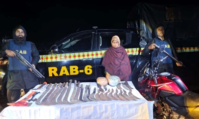 ঝিনাইদহে বিপুল পরিমাণ গাঁজা ও দেশীয় অস্ত্র উদ্ধার, নারী আটক