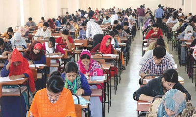 প্রাথমিকের ১৪ হাজার শিক্ষক নিয়োগ পরীক্ষা চলছে