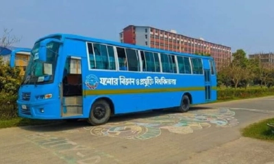 যশোর বিজ্ঞান ও প্রযুক্তি বিশ্ববিদ্যালয়ের (যবিপ্রবি) বাস। ছবি- সংগৃহীত