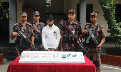 যশোরের তারাগঞ্জ থেকে ৯০০ গ্রাম স্বর্ণসহ ভারতীয় নাগরিক আটক