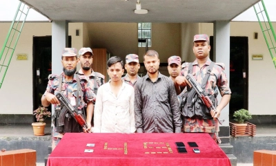 যশোরে ৮ কোটি টাকার স্বর্ণের বারসহ ৩ পাচারকারী আটক