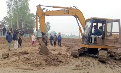অবৈধভাবে ফসলি জমিতে পুকুর খনন, ভেকু চালককে জরিমানা