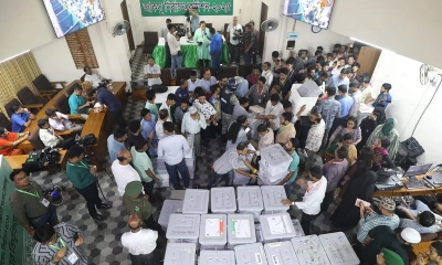 জাকসু: সিনেট হলে আনা হচ্ছে ব্যালট বাক্স