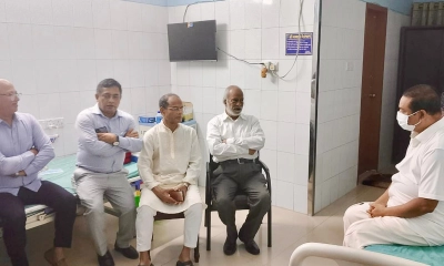 সাংবাদিক নেতা কাদেরকে দেখতে হাসপাতালে মঈন খান