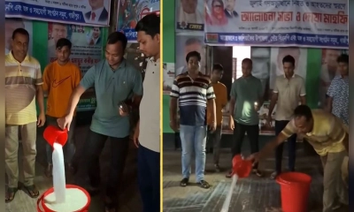 কালিয়াকৈর বিএনপির অফিসে এক মণ দুধ ঢেলে পরিষ্কার করা হয়। ছবি- সংগৃহীত