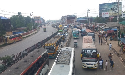 কালিয়াকৈরে চন্দ্রা এলাকায় যানবাহনের চাপ বৃদ্ধি