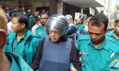 ‘তুমি বেশি লাফাচ্ছ’, পুলিশকে কামরুল