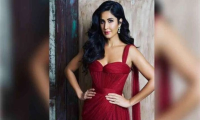 বাড়ির বাইরে থেকে ক্যাটরিনার গোপন ছবি ধারণ