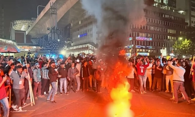 কারওয়ান বাজার মোড় অবরোধ, যান চলাচল বন্ধ