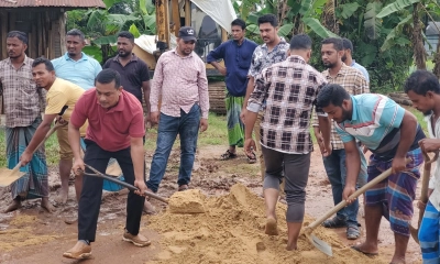 মাটিরাঙ্গা-গোমতি সড়কের ক্ষতিগ্রস্থ সড়ক মেরামত করলেন বিএনপি নেতা