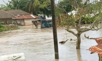 ঢাকি নদের বেড়িবাঁধ ভেঙে লোকালয়ে পানি প্রবেশ করেছে।        ছবি - সংগৃহীত