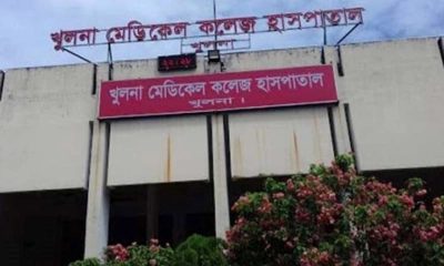 খুলনায় গুলিবিদ্ধ যুবককে ঢাকায় নেওয়ার পথে অ্যাম্বুলেন্সেও হামলা