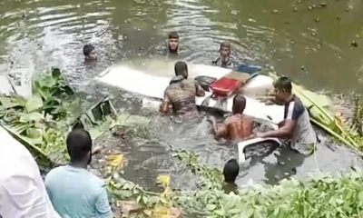 খুলনায় অ্যাম্বুলেন্স খাদে পড়ে নিহত ১