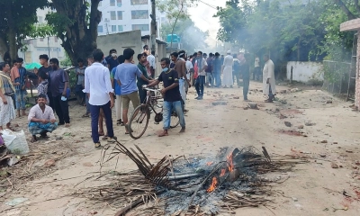 গতকাল রোববার উচ্ছেদ অভিযানে প্রশাসনের সঙ্গে সংঘর্ষ হয় স্থানীয় বাসিন্দাদের। ছবি- রূপালী বাংলাদেশ