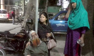 বাবার সামনে ছুরিকাঘাতে প্রাণ গেল রিকশাচালকের