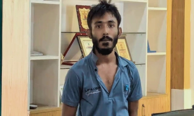 বাকৃবিতে গোপনে ছাত্রীদের ছবি তোলার অভিযোগে আটক ১