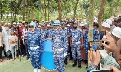 রজনীর কবরে কুষ্টিয়ায় বিমান বাহিনীর শ্রদ্ধা