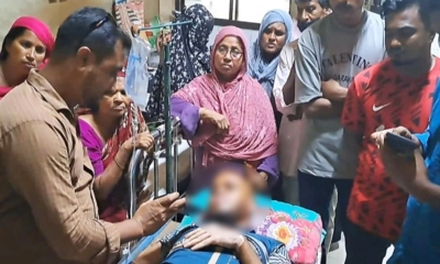 দৌলতপুরে মাদকদ্রব্য নিয়ন্ত্রণ অধিদপ্তরের নেতৃত্বে মাদকবিরোধী অভিযানের সময় সোর্স সন্ত্রাসীদের গুলিতে গুলিবিদ্ধ। ছবি- রূপালী বাংলাদেশ