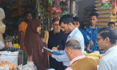 কুষ্টিয়ায় নিত্যপণ্যের বাজার নিয়ন্ত্রণে ভ্রাম্যমাণ আদালতের অভিযান