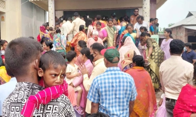 বৃষ্টি উপেক্ষা করে শতবর্ষের সিন্ধুরমতি মেলায় ভক্তের ঢল