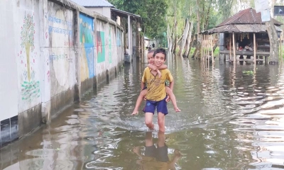 লালমনিরহাটের তিস্তাপাড়ের বন্যা পরিস্থিতির অবনতি। ছবি- রূপালী বাংলাদেশ