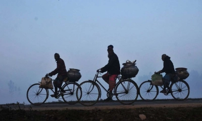 জেঁকে বসেছে শীত, মিলছে না সূর্যের দেখা